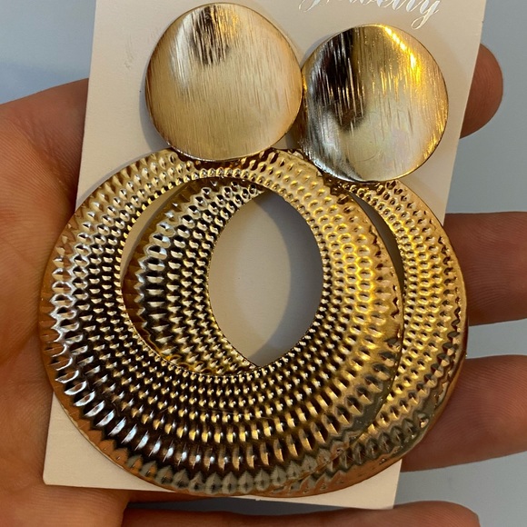 NEW!💙💎BIG GORGEOUS STATEMENT EARRINGS💎💙GOLD💛TONE CIRCLES - Picture 5 of 5